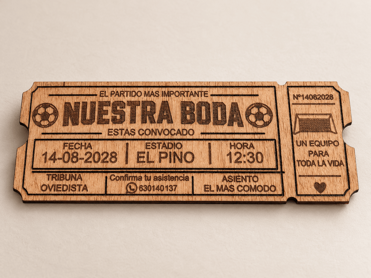 Invitación de boda de madera personalizada con forma de entrada de fútbol