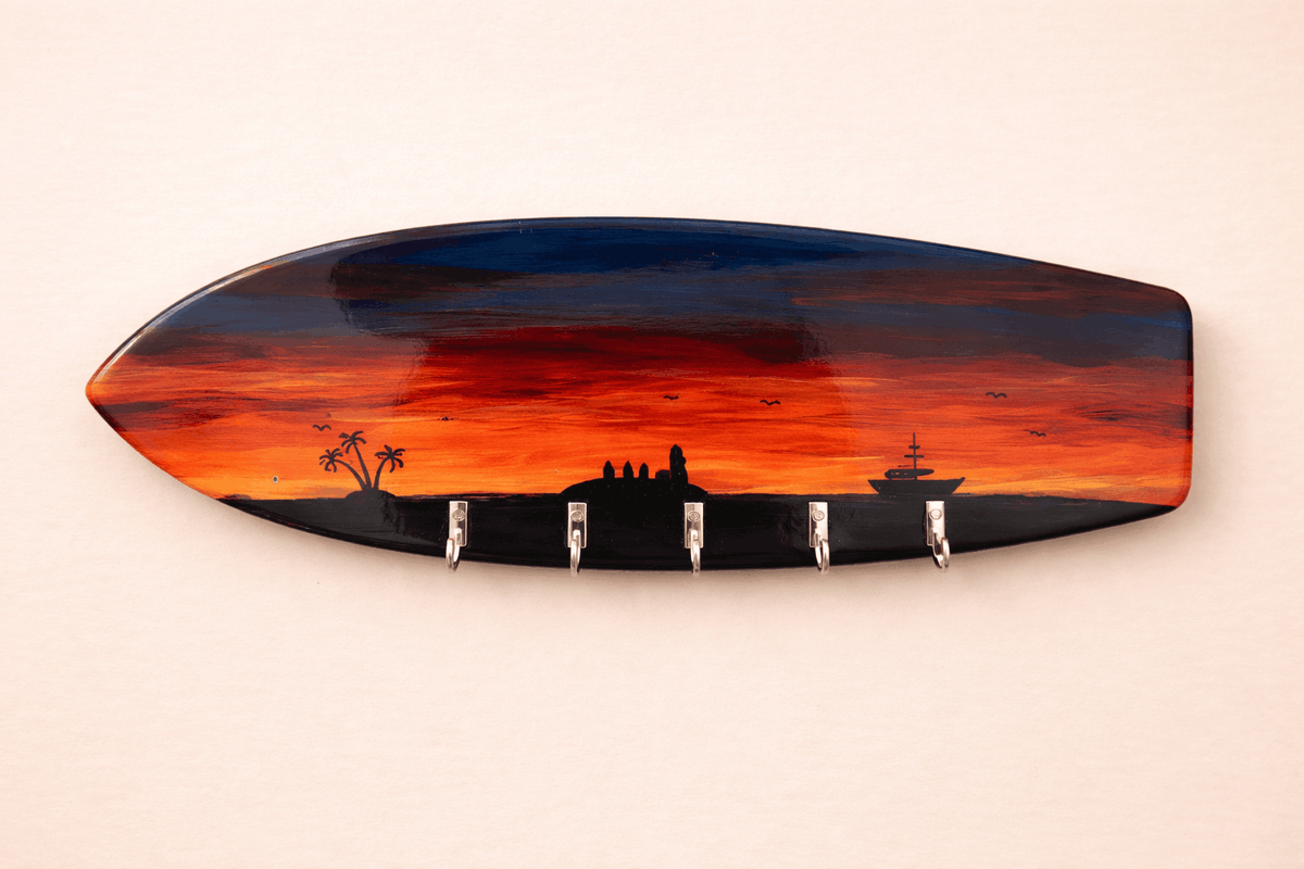 Colgador de llaves artesanal con atardecer marino — Pintado a mano y acabado en resina