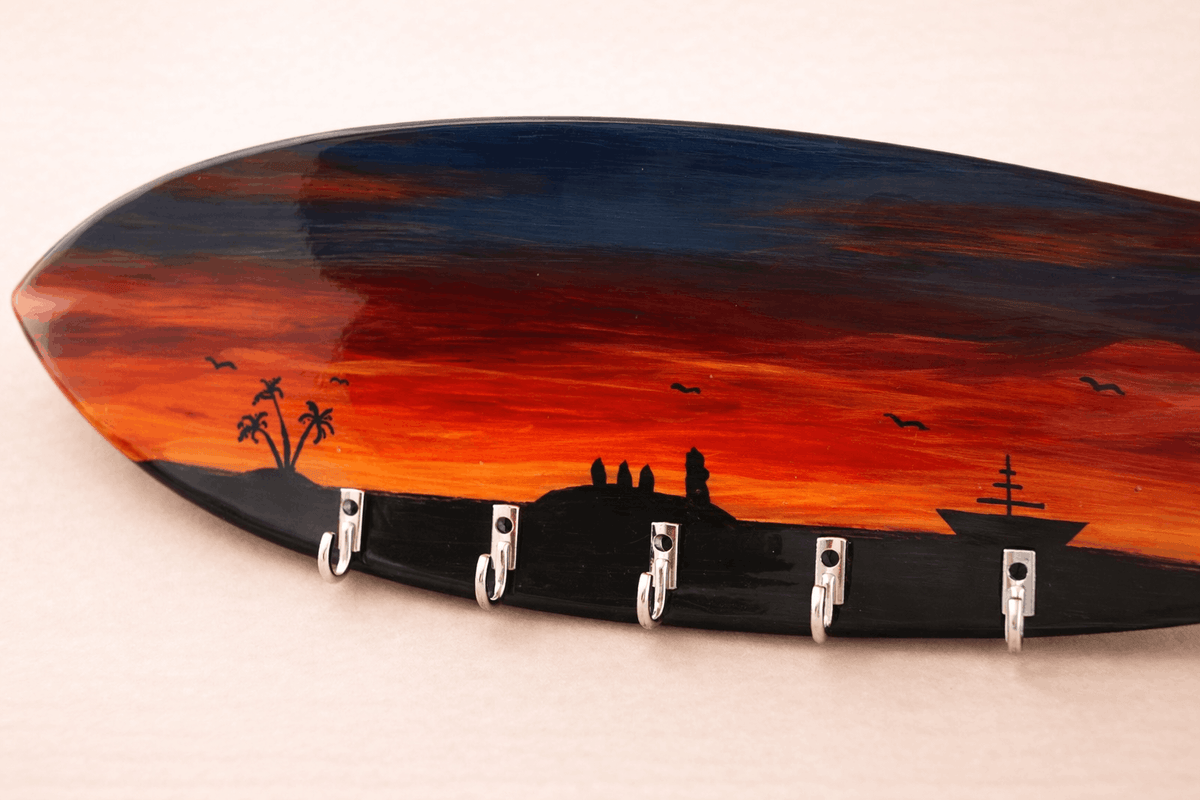 Colgador de llaves artesanal con atardecer marino — Pintado a mano y acabado en resina