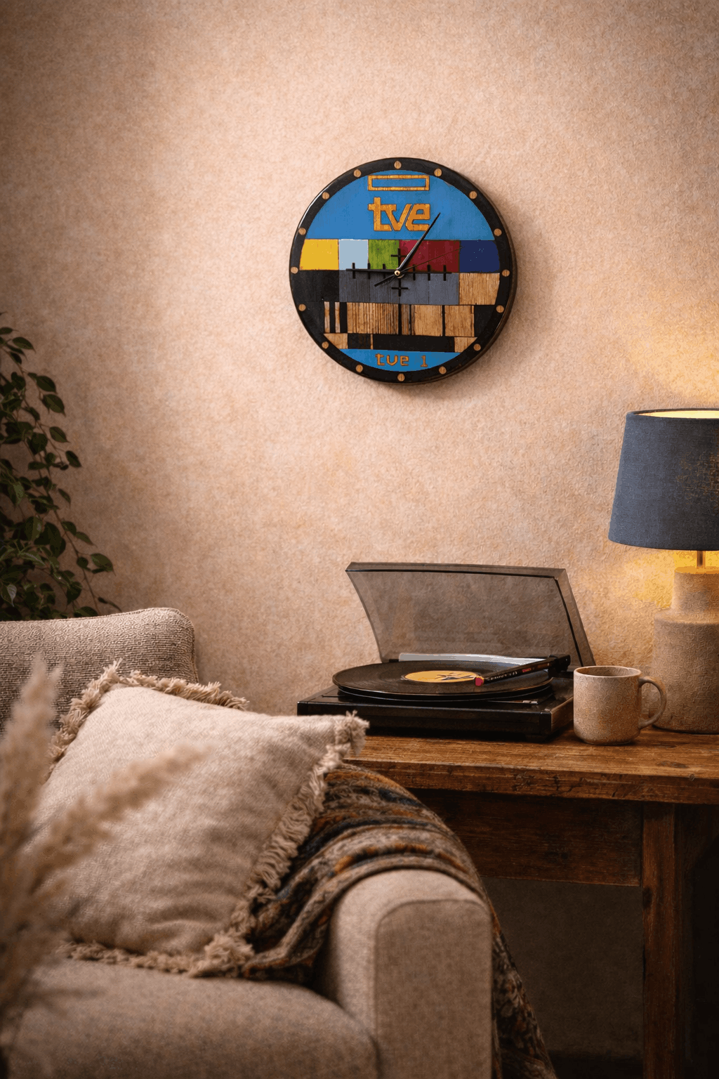 Reloj de pared Carta de Ajuste · Madera grabada y pintada a mano