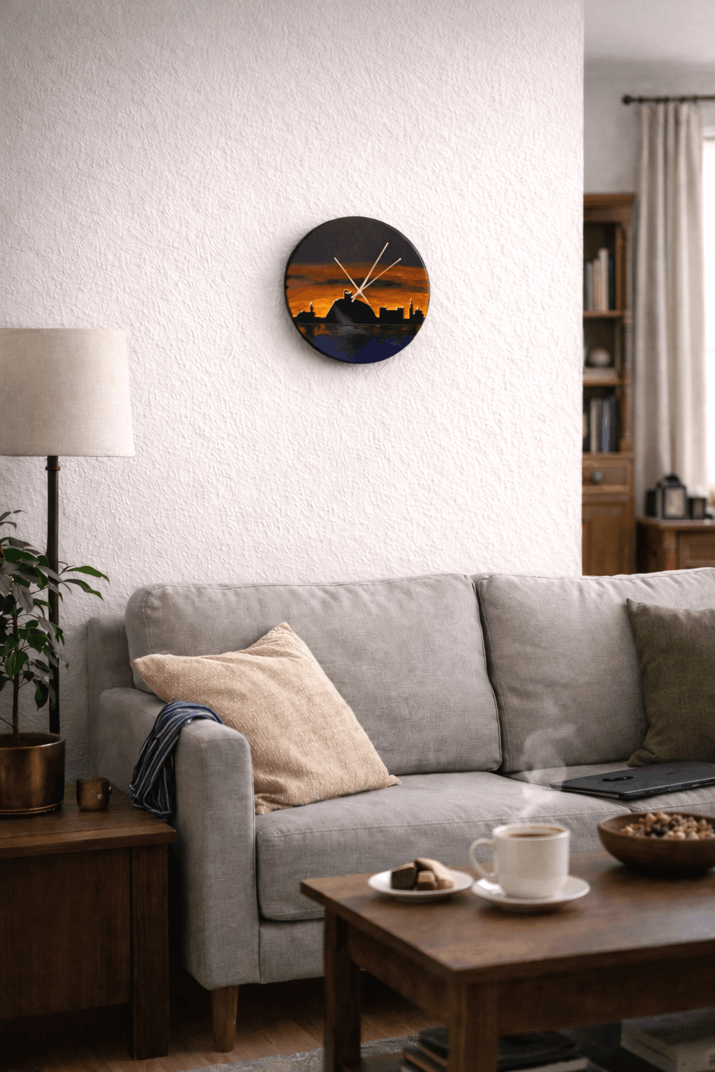 Reloj artesanal skyline de Gijón pintado a mano – Pieza única