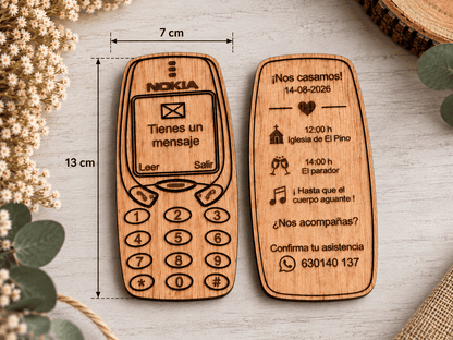 Invitación de boda de madera personalizada con forma de móvil vintage