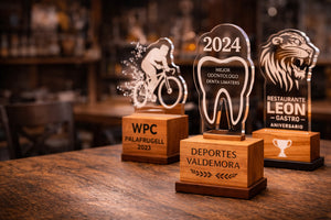 Trofeos personalizados de madera y metacrilato fabricados por GRD Estudio Láser