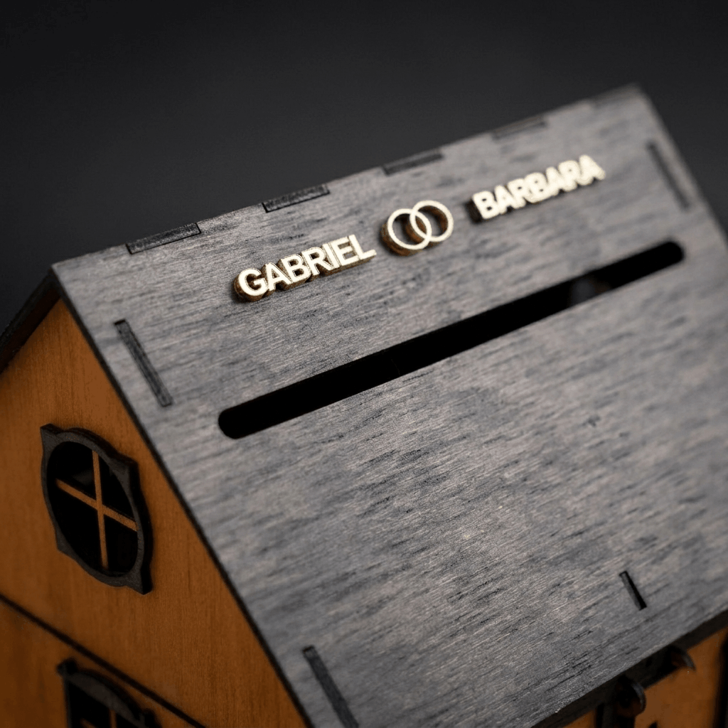 Buzón de boda personalizado en madera con forma de casa | Caja para sobres elegante y reutilizable