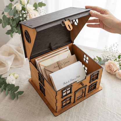 Buzón de boda personalizado en madera con forma de casa | Caja para sobres elegante y reutilizable
