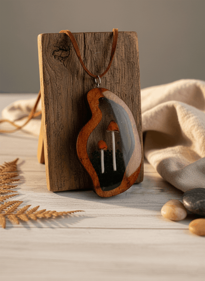 Colgante artesanal “Brotar I” – Madera y resina
