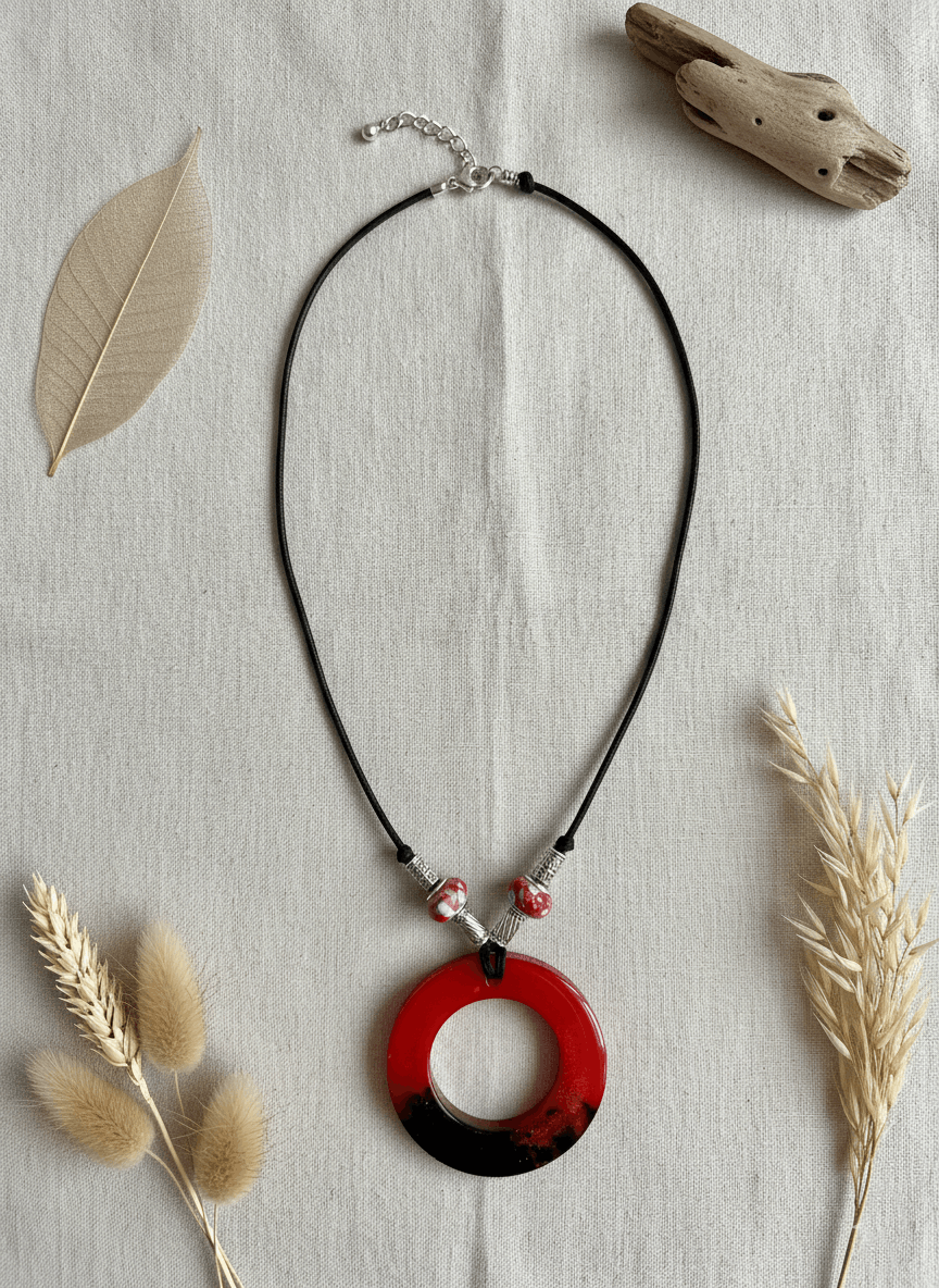 Colgante artesanal “Fuego interior” –  resina