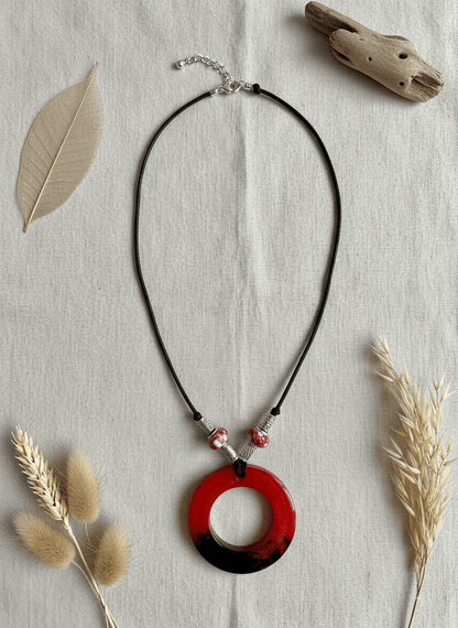 Colgante artesanal “Fuego interior” –  resina