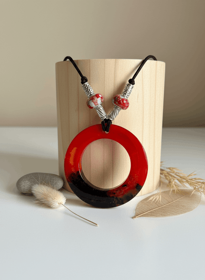 Colgante artesanal “Fuego interior” –  resina
