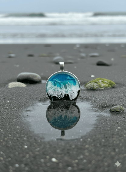 Colgante artesanal “Playa” – Madera y resina