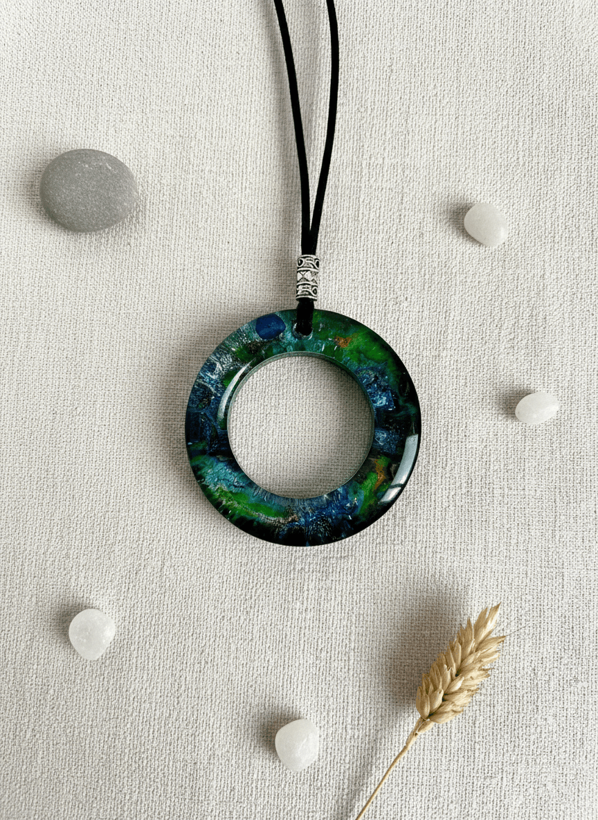 Colgante artesanal “Umbral” – Resina