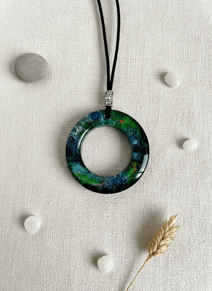 Colgante artesanal “Umbral” – Resina