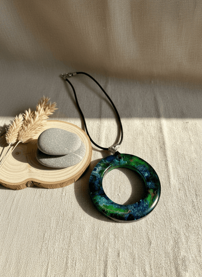 Colgante artesanal “Umbral” – Resina