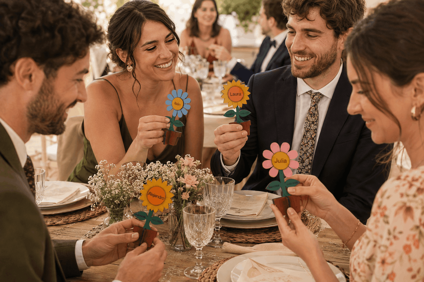 Detalles para invitados y marcasitios personalizados de madera para bodas