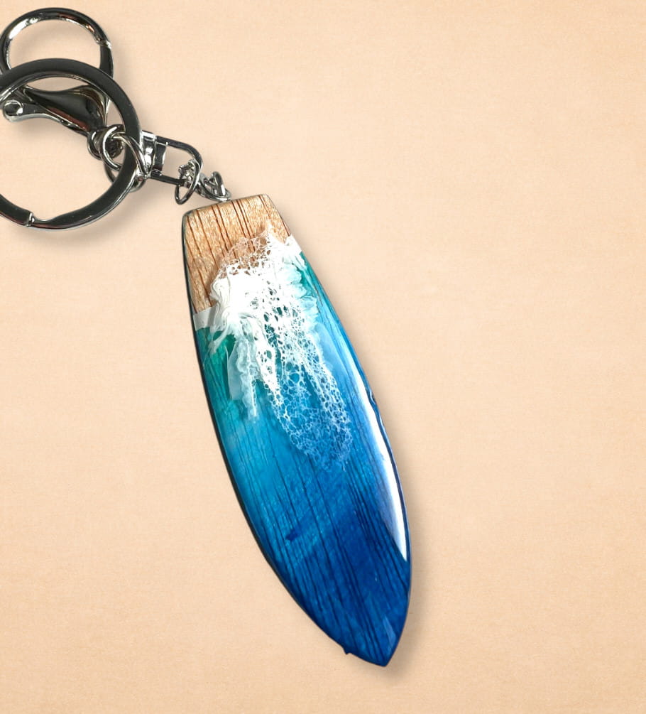 Llavero artesanal tabla de surf · Mar Cantábrico