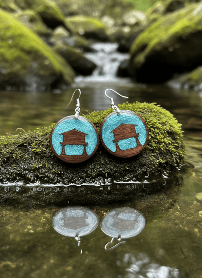 Pendientes artesanales hórreo asturiano en madera y resina