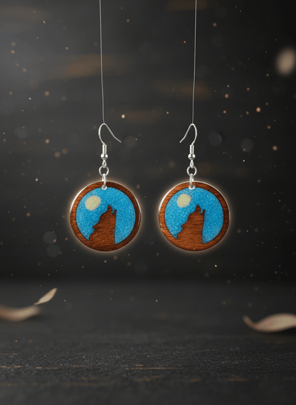 Pendientes artesanales homenaje al lobo ibérico – Madera y resina