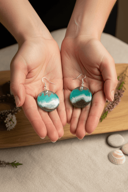 Pendientes artesanales mar Cantábrico – Resina y arena natural