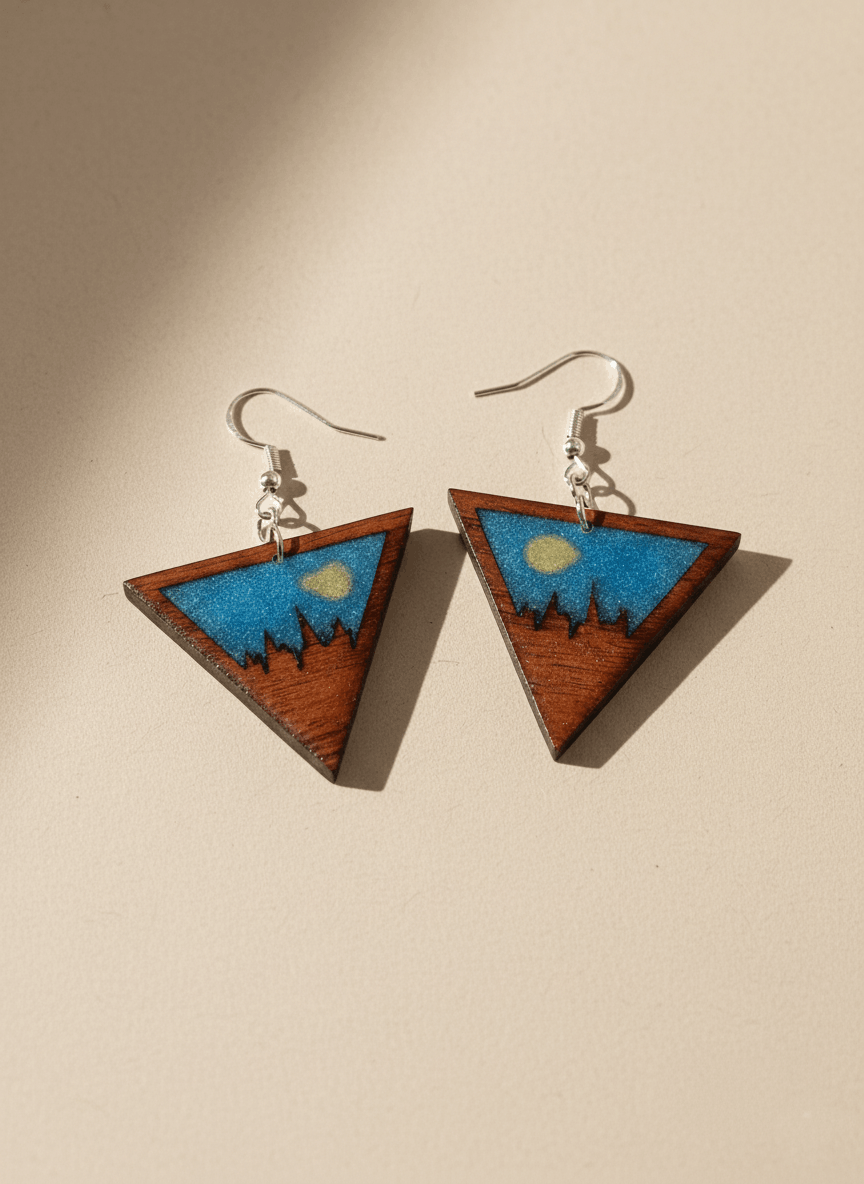 Pendientes artesanales montañas asturianas – Madera y resina