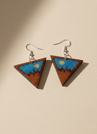 Pendientes artesanales montañas asturianas – Madera y resina