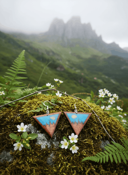 Pendientes artesanales montañas asturianas – Madera y resina