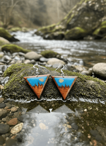 Pendientes artesanales montañas asturianas – Madera y resina