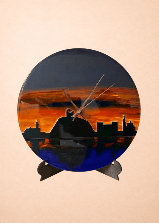Reloj artesanal skyline de Gijón pintado a mano – Pieza única
